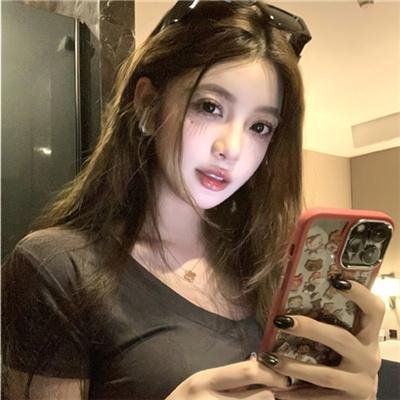 公寓里的两个女人